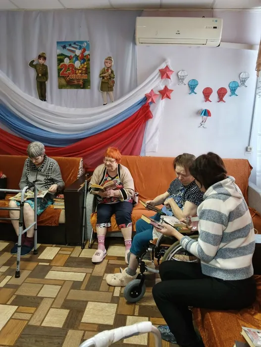 Участники акции- жители Пансионата ветеранов труда