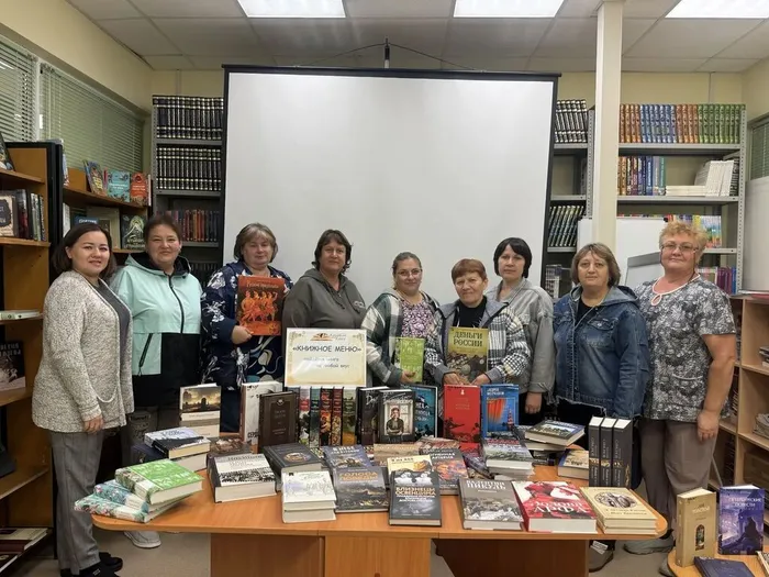 Участники презентации книжной выставки Караван новых книг