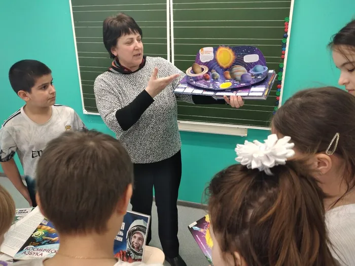 Рассматриваем панорамные книги о космосе