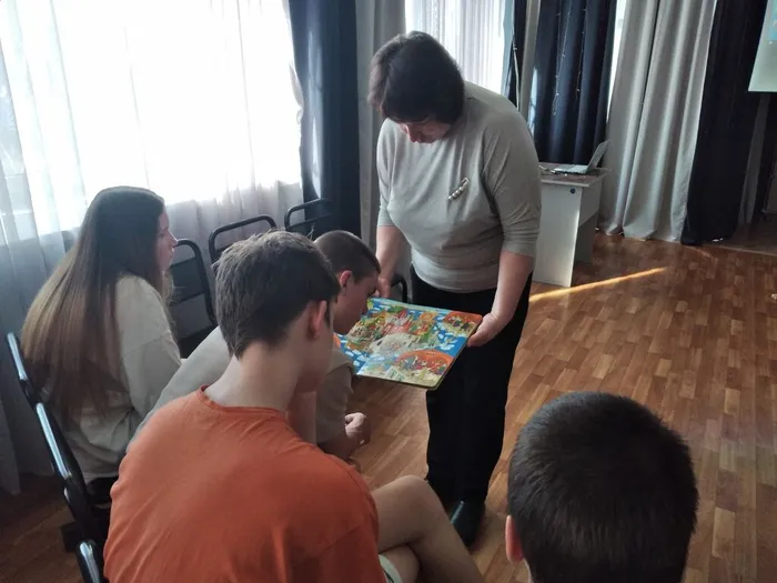 Ребята знакомятся с 3D книгами