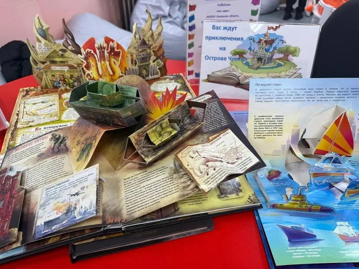 Книжная выставка 3-D книг о войне "Военная слава России"
