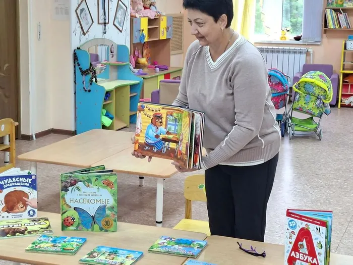 Для малышей проводят обзор книжек со сказками