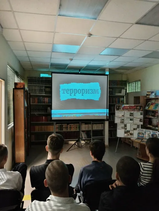 Ученики просматривают видеофильм о Беслане
