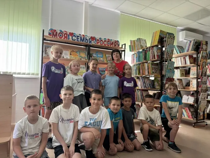Ребята из пришкольного лагеря "Дубовичок" в гостях у Детской библиотеки