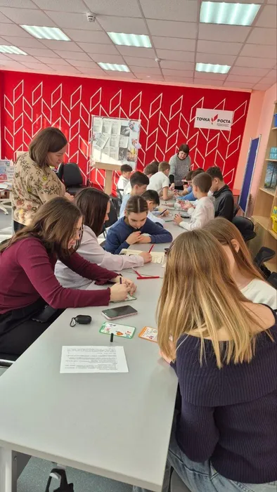 Ребята выполняют задания на знание родного языка